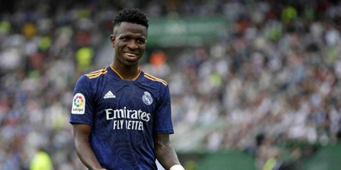  布莱顿新星弗格森梅开二度，入选月最佳阵容  